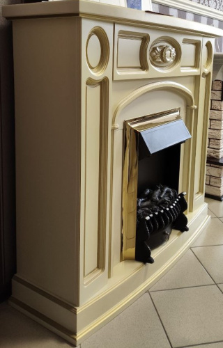 Комплект Портал RockWood Kadriorg Classic слоновая кость, золотая патина + Очаг Royal Flame Fobos FX